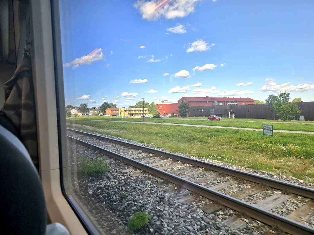 nonstopeurotrip's tweet photo. These Elron carts are quite the downgrade from the PKP hauled set and even the LTG unit ๐ 3+2 seating, no power sockets, recline, sun blinds or catering, pretty dirty inside, especially the toilets - really not fit for purpose on 4 hour trips! ๐ ๐ช๐ช #PL2FI #NonstopEurotrip https://t.co/uQdeSW64Y3
