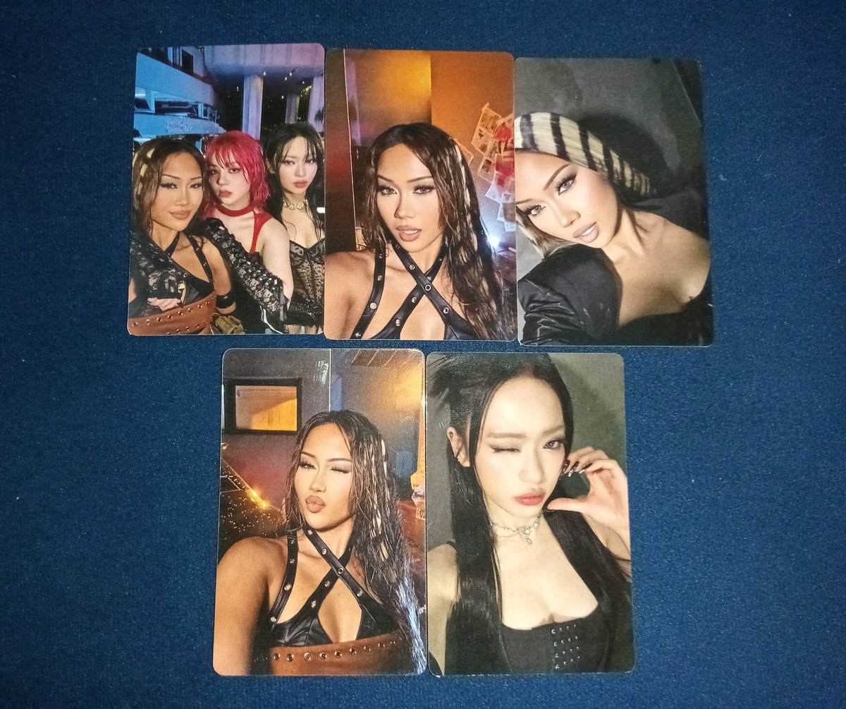 DreamBoumKiss's tweet photo. WTS Dolla photocard MWA 💋 promotion
Top = MWA 💋 Heist Edition
Bottom = MWA 💋 Pre-order Edition
🌷Each RM15 incl postage
Reason : I've got extra poca for this set, can trade with any Dolla photocard, just DM me ✌🏻
#PasarDolla #DOLLA https://t.co/7LxPZP32oF