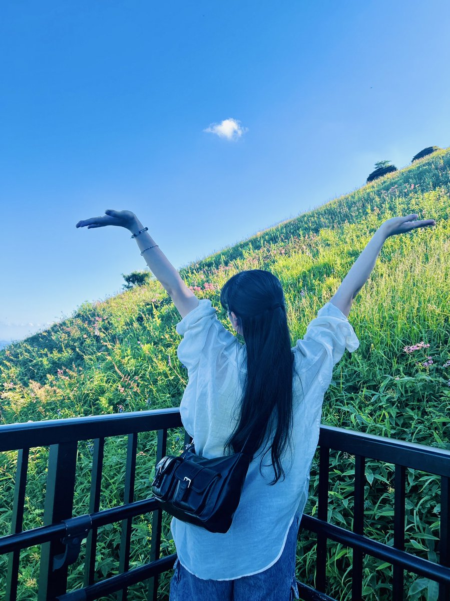 RuNa_0N0's tweet photo. おひっさしぶりです
8月もアッツイ日々が続きますね〜

私はこの夏、同期に会いに日光に行ってきました

日光もものすんごく暑くてビックリ👀
同期は暑さに負けずサンサンと輝いていて最高に素敵で🫶

唐突に決めた弾丸旅だったけど最高の思い出になりました！

#日光　
#霧降高原 https://t.co/oDYwKpj2zi