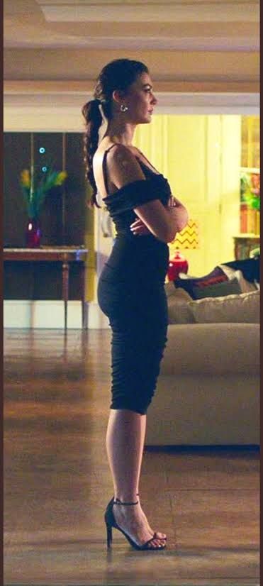 Burcu Özberk yan profil mükemmel