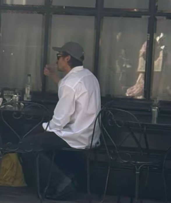 alepatellaro's tweet photo. Taylor Swift annuncia il suo 12esimo album e uscirà il 3 Ottobre.
Louis Tomlinson sta preparando LT3. 
Niall Horan ha già finito di registrare il suo quarto album ed è ritornato giudice a TheVoice. 
Zayn Malik farà uscire un nuovo singolo.
Intanto Harry Styles: https://t.co/szMoGcyugQ