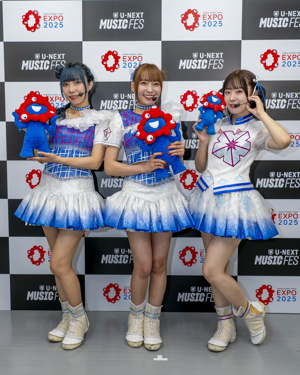 Expo2025 大阪・関西万博 (@expo2025_japan) on Twitter photo ❤️U-NEXT MUSIC FES DAY3💙
#Aqours から #斉藤朱夏 さん #小林愛香 さん #降幡愛 さんのお写真が届きました📸💗
#ミャクミャク とハイチーズ✌
ありがとうございました🩵
U-NEXT独占で後日ライブ配信予定👇
video.unext.jp/freeword/live?…
<a href="/LoveLive_staff/">ラブライブ!シリーズ公式</a> #lovelive
#UNEXT_MUSIC_FES #EXPO2025 ❤️U-NEXT MUSIC FES DAY3💙
#Aqours から #斉藤朱夏 さん #小林愛香 さん #降幡愛 さんのお写真が届きました📸💗
#ミャクミャク とハイチーズ✌
ありがとうございました🩵
U-NEXT独占で後日ライブ配信予定👇
video.unext.jp/freeword/live?…
<a href="/LoveLive_staff/">ラブライブ!シリーズ公式</a> #lovelive
#UNEXT_MUSIC_FES #EXPO2025