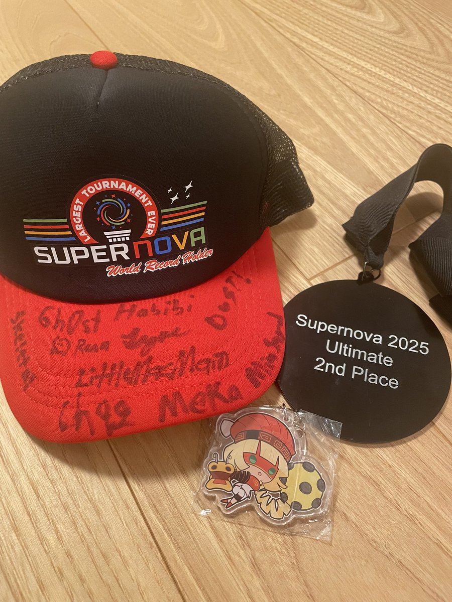 海外の麺麺使いたちが帽子に名前書いてプレゼントしてくれた！！ガチ感動した😭
今回のsupernovaも色んな人たちと関われてすごく楽しかった！今引越したばかりでWiFi使えなくて配信できないけど使えるようになったら配信するので見にきてねー！！！