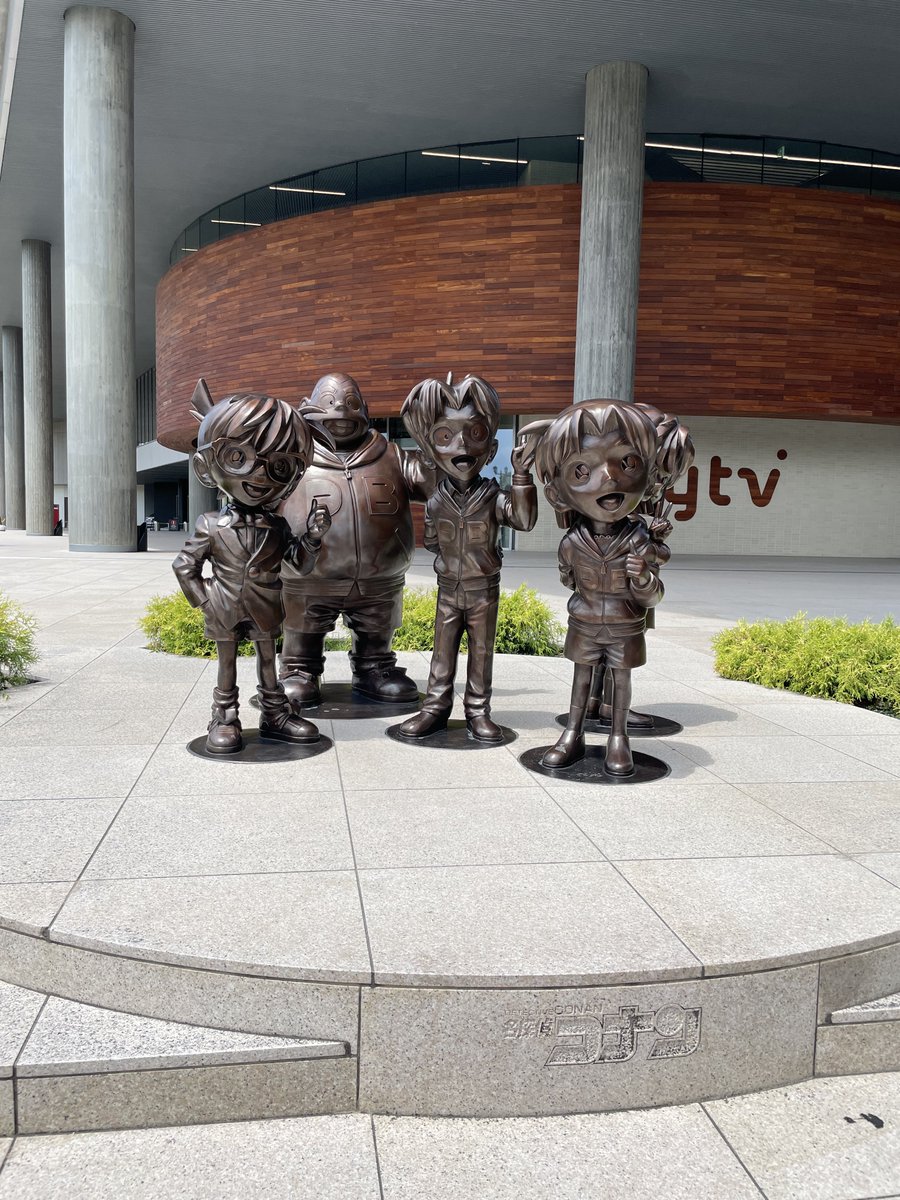 wargenpanda's tweet photo. 学生時代の友人と待ち合わせして淀川右岸を通って河口まで。
スピードについていけないのは足ではなくチタンフレームとカーボンディスクのせいだきっと！！
帰りにコナン像を撮って帰宅📸
適当に撮ったら哀ちゃん見切れてるね…… https://t.co/r5X09vQmUL