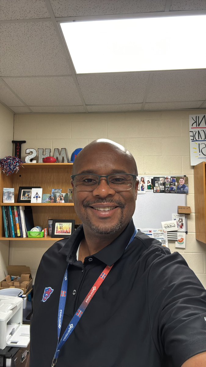 SLJones_45AP's tweet photo. Year 14 Loading!! Let’s get it. Welcoming students today at Midway High school!!  @MidwayISD https://t.co/n09f0YCJqz