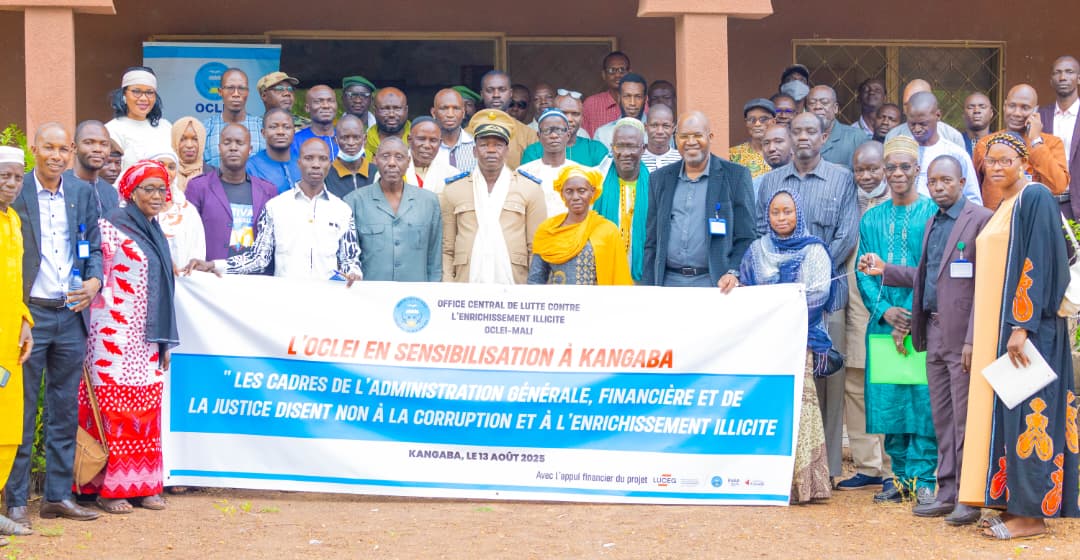 maliactu's tweet photo. L'OCLEI a organisรฉ un sรฉminaire ร #Kangaba pour sensibiliser 100 hauts fonctionnaires ร la lutte contre la corruption. Au programme : les consรฉquences des malversations dans les secteurs de l'รฉducation et de l'or. #Mali #OCLEI #Corruption #Gouvernance https://t.co/ACB8EEbPRX https://t.co/NY8qvR9Yp9