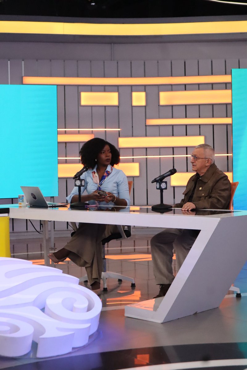 Gildardo Silva #PactoHistórico 💚💛 (@gildardosilvaph) on Twitter photo A esta hora nos encontramos en vivo para <a href="/RTVCnoticias/">RTVC Noticias</a> El Calentao Informativo, conversando sobre las nefastas declaraciones del expresidente y hoy condenado <a href="/AlvaroUribeVel/">Álvaro Uribe Vélez</a> en el acto fúnebre del senador Miguel Uribe. Transmisión en vivo aquí 👉🏾 vt.tiktok.com/ZSHscLTTu9dvQ-… A esta hora nos encontramos en vivo para <a href="/RTVCnoticias/">RTVC Noticias</a> El Calentao Informativo, conversando sobre las nefastas declaraciones del expresidente y hoy condenado <a href="/AlvaroUribeVel/">Álvaro Uribe Vélez</a> en el acto fúnebre del senador Miguel Uribe. Transmisión en vivo aquí 👉🏾 vt.tiktok.com/ZSHscLTTu9dvQ-…