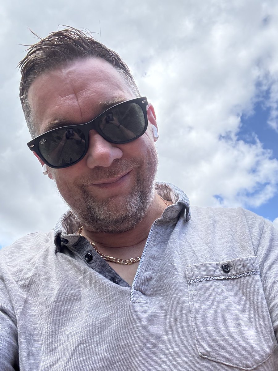 Afternoon twitterati and fellow gooners, Happy Thursday, weekend almost upon us (long one for me) and the Arsenal back on Sunday! 🔴⚪️☀️