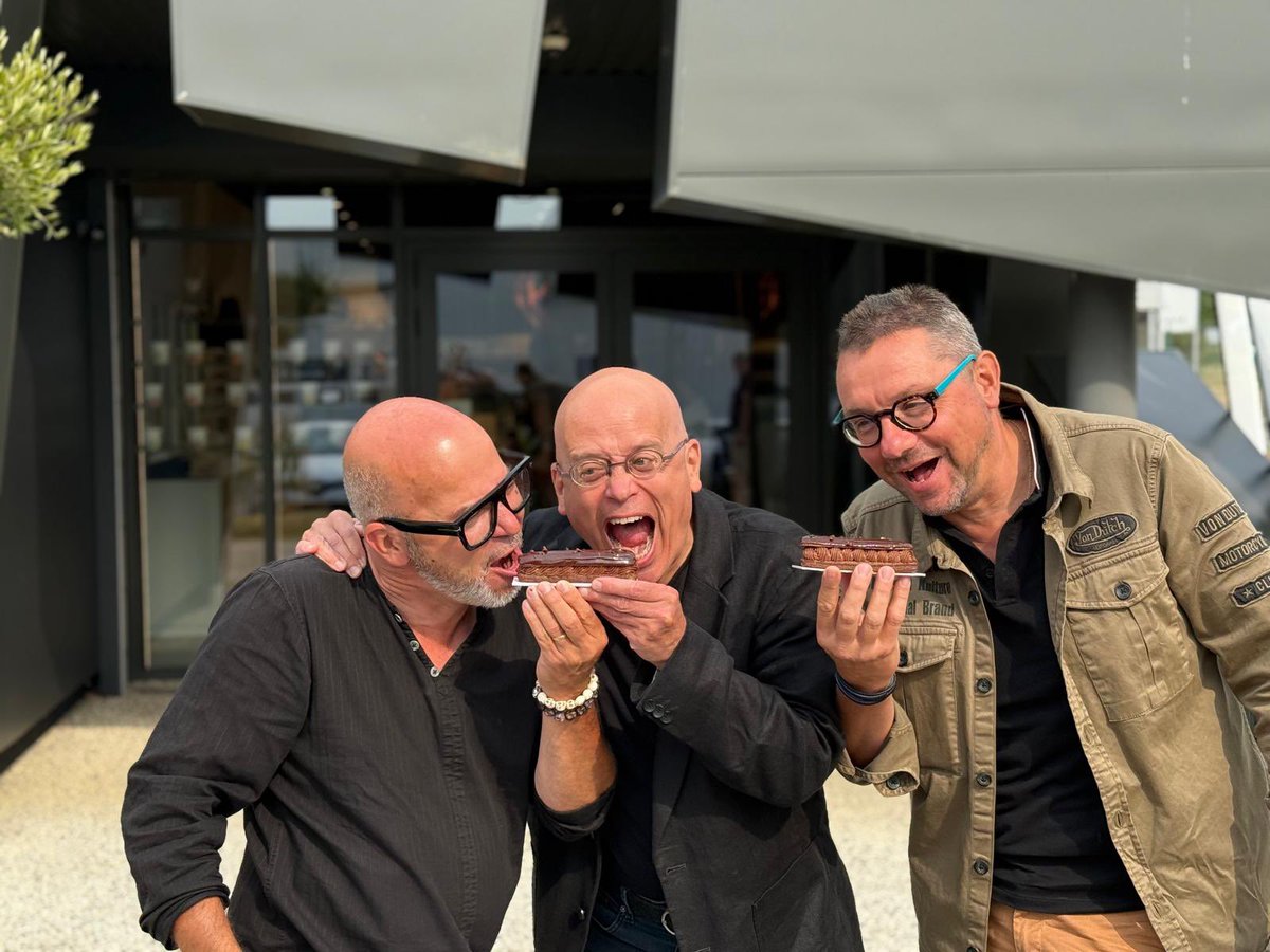 Le bonheur chocolaté !

m.youtube.com/watch?v=ZduaSW…