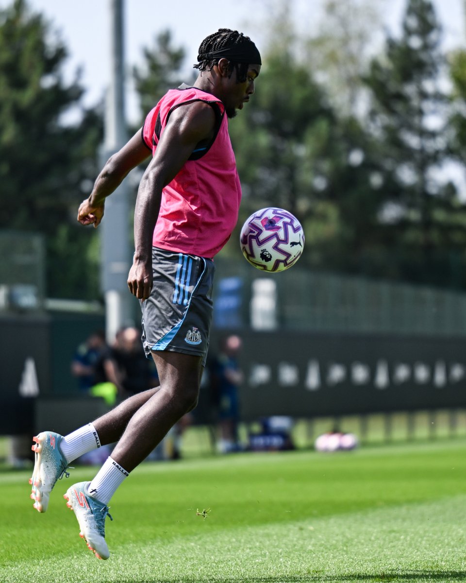 Newcastle United tweet media