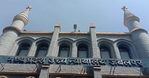 PeoplesUpdate's tweet photo. मप्र हाईकोर्ट ने पुलिस जांच पर उठाए सवाल, कहा- जांच एजेंसियों का ध्यान सिर्फ छोटी मछलियों पर, बड़ी मछलियां इनका पेट भर रही
https://t.co/MNGBRhhvvI
#InvestigationAgencies #BigFish #SmallFish @CP_Bhopal @MPPoliceDeptt #MPNews #PeoplesUpdate https://t.co/PjXooHle8y
