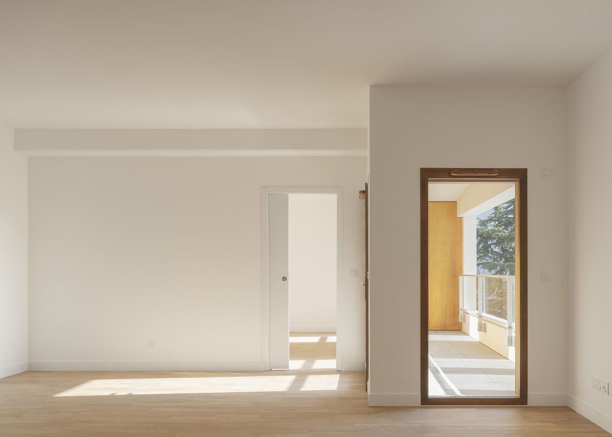Archello's tweet photo. In Paris’ 11th arrondissement, Atelier Téqui Architectes transforms a 1957 garage into 63 apartments and a shop, adding a timber-and-metal framed extension with CLT floors and vertical wood cladding.
https://t.co/ZblwovDaox
#CLTConstruction #AdaptiveReuse #TimberArchitecture https://t.co/T9sLncnuWV