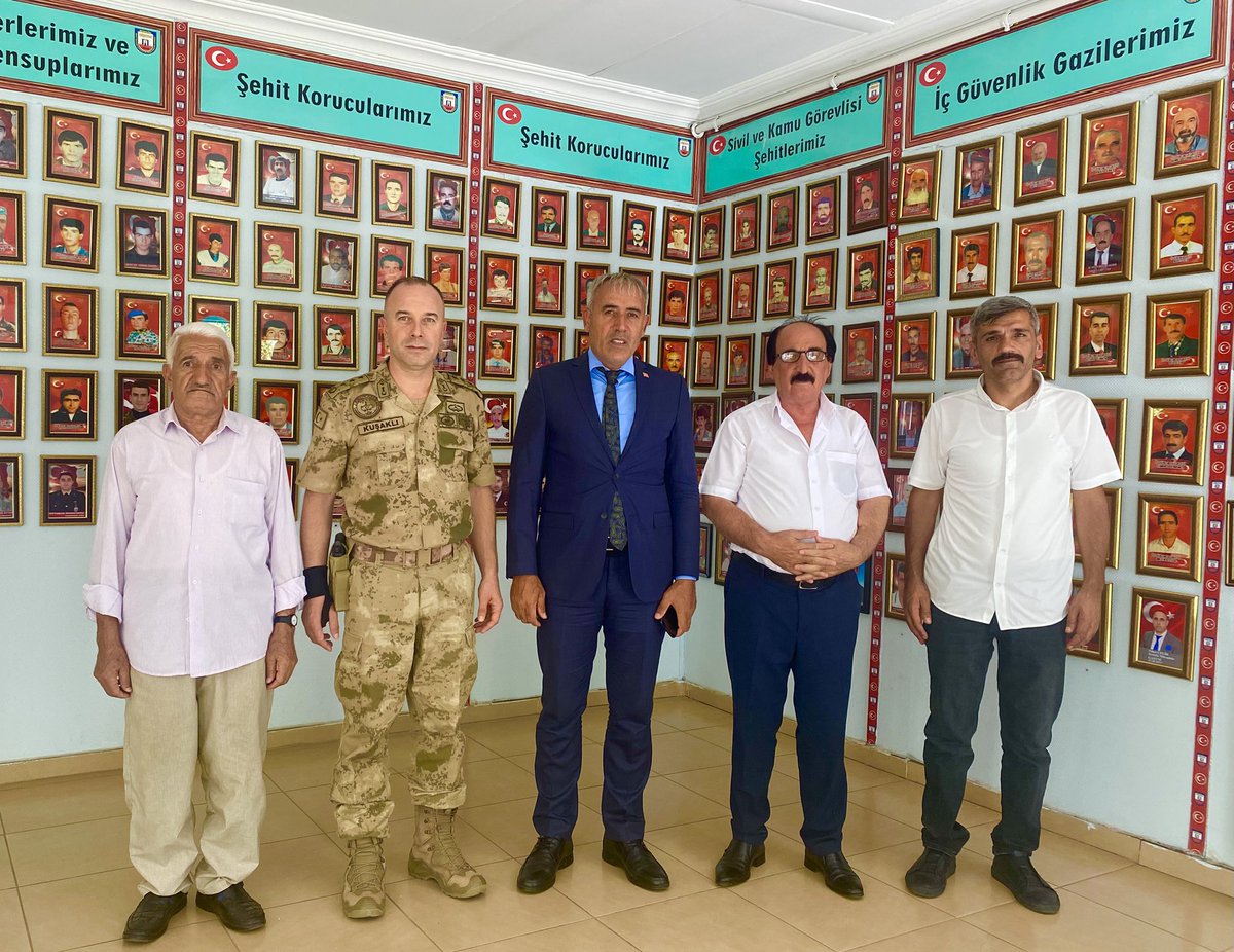 Bingöl İl Jandarma Alay Komutan Yardımcısı Kıdemli Albay Sayın Ulaş KUŞAKLI gönül hanemiz BİŞHAK Derneğimizde bizleri ziyaret etti.
Nazik ziyaretlerinden ötürü Ulaş Albayımıza Dernek Yönetim Kurulu Başkanı ve Yönetim Kurulu Üyeleri olarak teşekkür ediyoruz.
<a href="/bingolvaliligi/">T.C. Bingöl Valiliği</a>