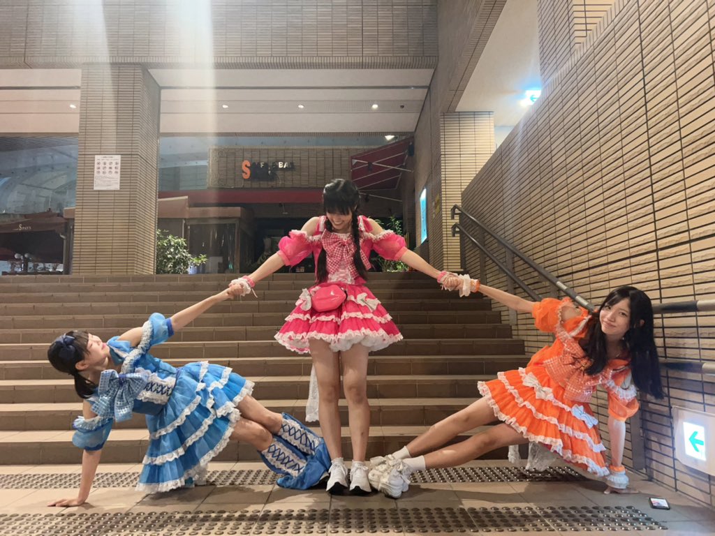 TwinkleTroupe's tweet image. 本日は、「平日もKAGAYAKI FES mini 」
にお越しくださりありがとうございました！沢山の方に立ち寄って頂けてとても嬉しかったです✨ 
次回は8/17 にございます！是非お越しください🎠 ♡ 

💜マジで最強うるるんビーム
🧡サクセスライフ
🩷Twinkle Magic
💙狼と赤ずきん

 #TwinkleTroupe