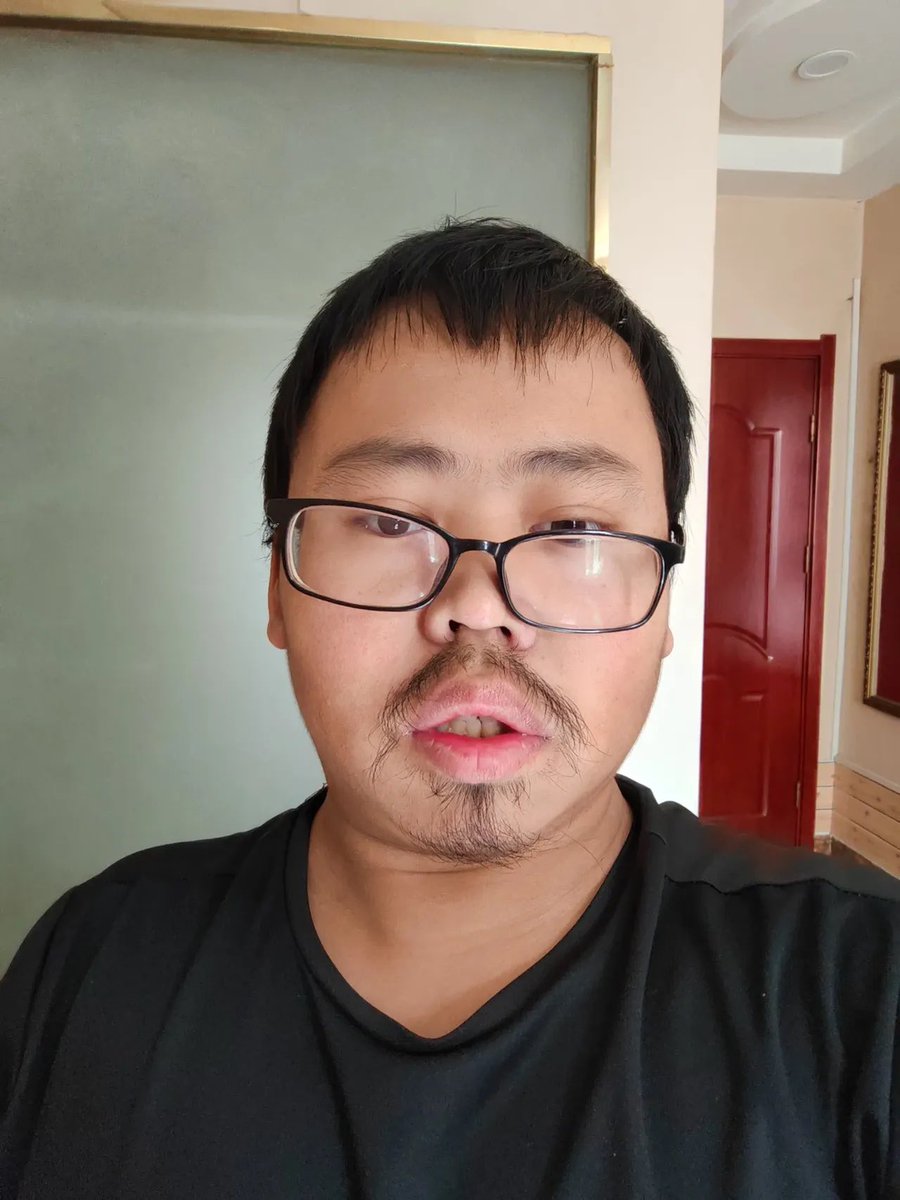 tthxds1's tweet photo. 海外的朋友大家好，我是墙内的一个被中国警方三番五次骚扰的一个骑行博主，这是我唯一的社交账号。今天的话就详细介绍一下吧。我从事自媒体拍摄视频混点实力。但是从去年开始就被中国警察无休止的骚扰，就以为我使用软件想看看外面的新闻。我住在废弃房也被警察找到住在酒店也时不时的被问训 https://t.co/YGpn1kxZNL