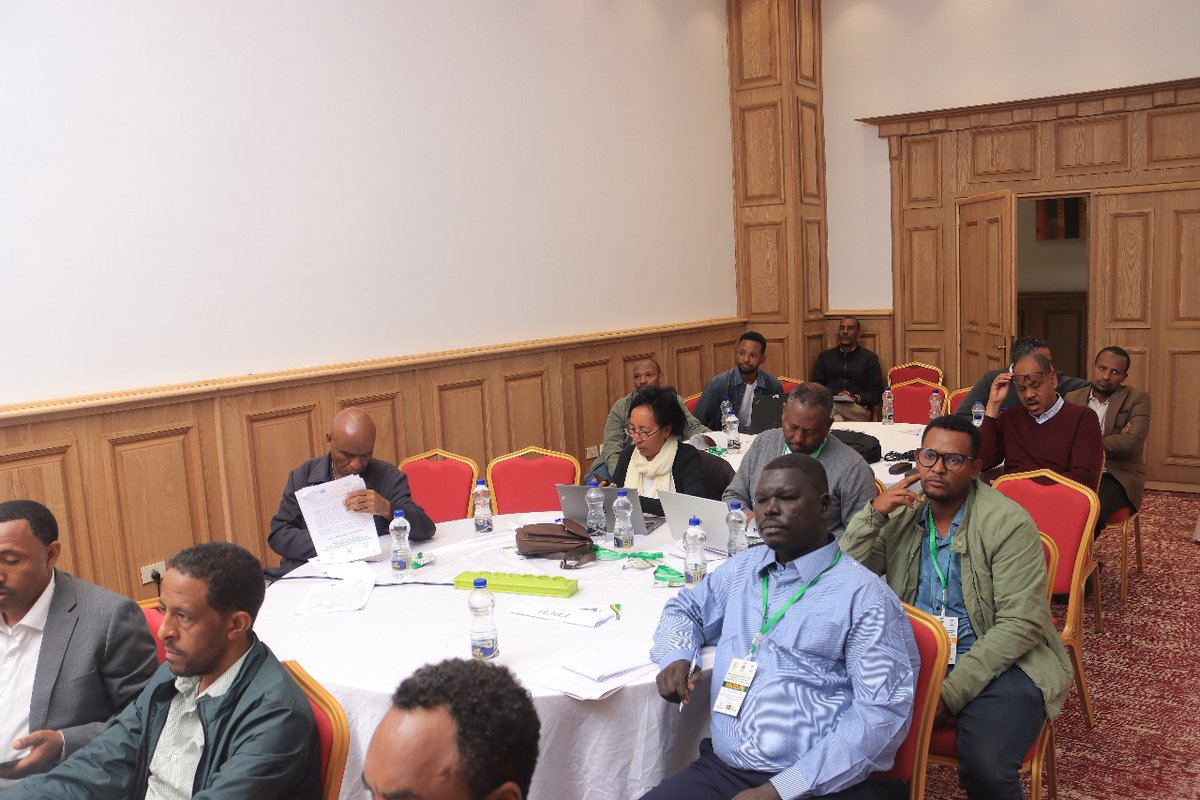 IGADHealthS's tweet image. 📍Day 2 | National Dialogue and Knowledge Exchange on Development Responses to #ForcedDisplacement, in Ethiopia.

⚕️Refugee inclusion in Ethiopia&apos;s Health Care System

The State Minister at the @FMoHealth Dr. Dereje Duguma, highlighted that refugees are being successfully…