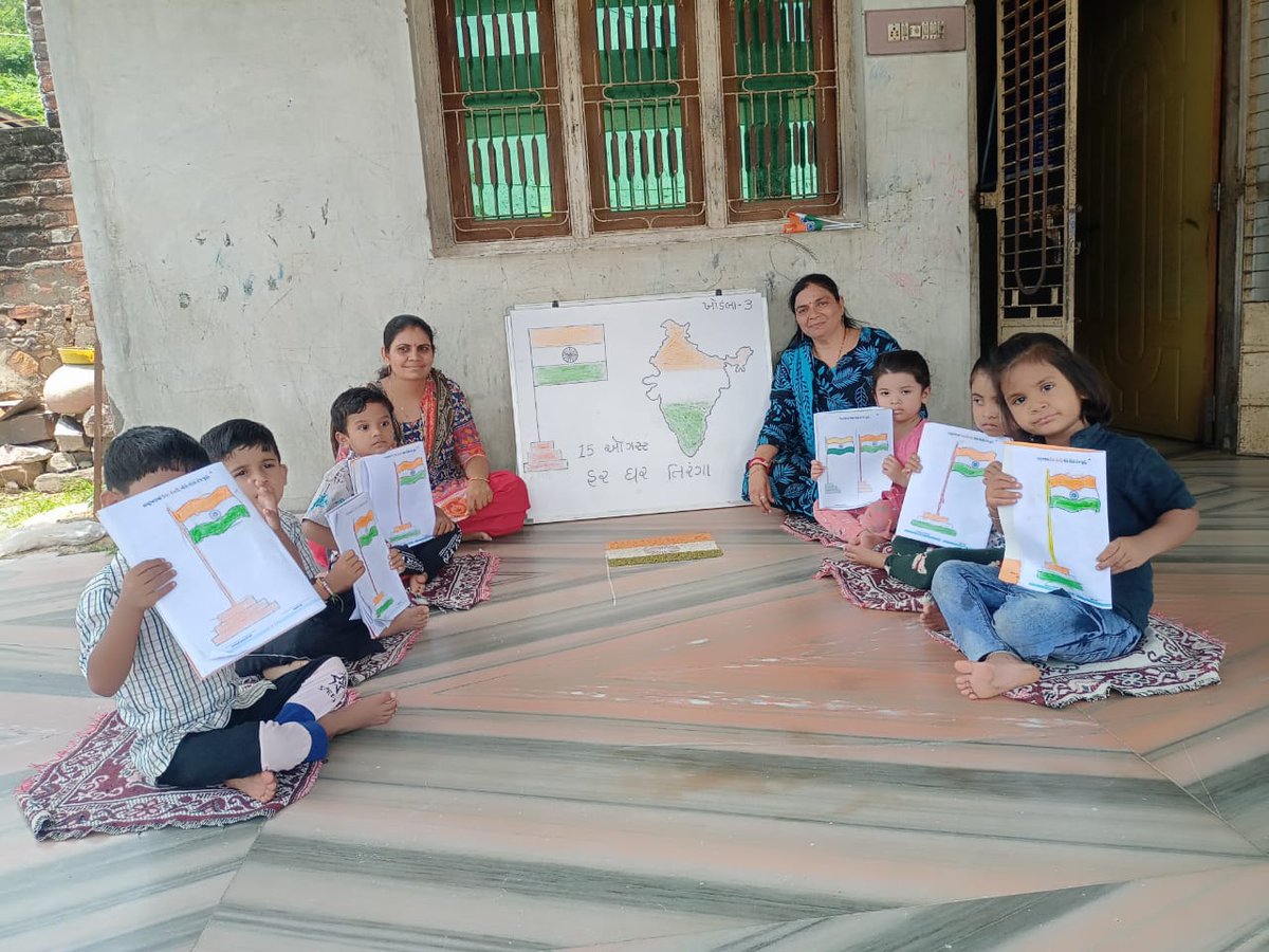 “વીરતા, એકતા અને અખંડિતતાનો ગૌરવમય ઉત્સવ એટલે તિરંગા યાત્રા”🇮🇳આજરોજ જિલ્લાના તમામ આંગણવાડી કેન્દ્રોમાં રંગોળી પુરવામાં આવી તેમજ આં.ના નાના ભૂલકાઓ હાથમાં રાષ્ટ્રધ્વજ લઇ દેશભક્તિના રંગમાં રંગાયા.<a href="/CollectorArv/">Collector & District Magistrate, Arvalli</a> <a href="/DdoArvalli/">DDO Arvalli Modasa</a>