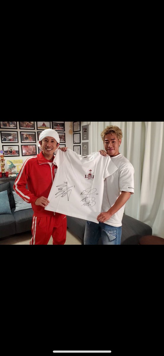 STST47ss's tweet photo. やっと待ちに待った……………………………🎁「神龍選手&amp;カジサックさん」🎁サイン入りTシャツ✍️届いたぞ〜‼️‼️‼️
やばい、汗が💦止まらん💦
額縁🖼️も前もって用意して良かった😁😁
めちゃくちゃ😎かっこいい😎
＠makoto0705mma 
@kajisac_onashas 
#神龍誠
#rizin
#プレゼント企画 https://t.co/6Zi3AfptB1