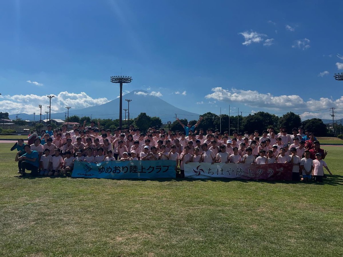 yumeoly's tweet photo. ・
7月30日(水)〜8月1日(金)御殿場市陸上競技場にて夏期強化合宿2025を開催いたしました！

今回は小学生、中学生以上の生徒合わせて過去最高人数で合宿を行いました🌻
日差しが強い中でしたが、各ブロックに分かれて質の高い練習を行うことができました！

ひと息ついて... https://t.co/K6fC5leFc2