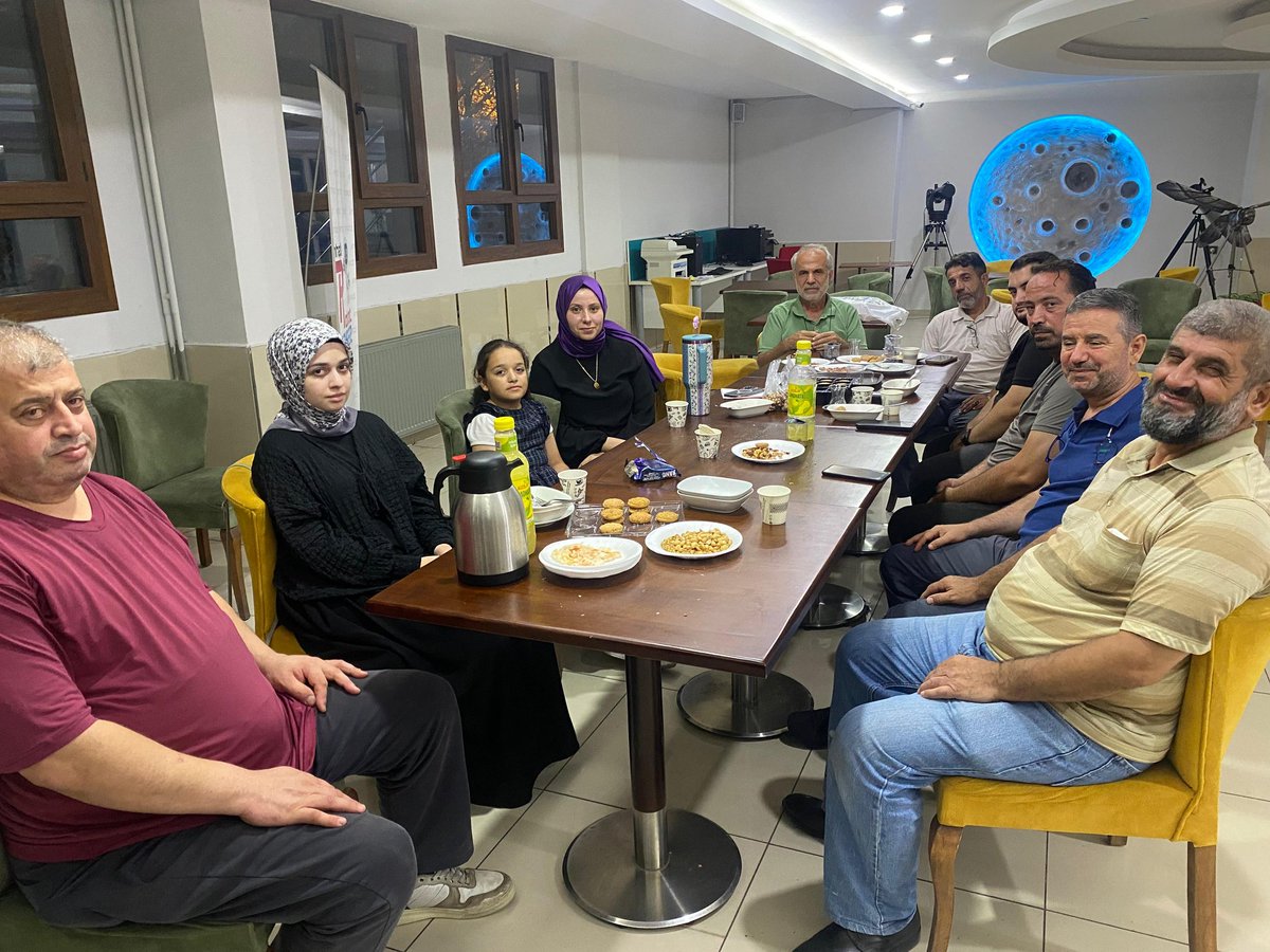 #İMHAD Olağan Yönetim Kurulu Toplantısı Ar-Ge ve İnovasyon Merkezi'mizde Gerçekleştirildi

Başkanımız Sayın Burhanettin Kansızoğlu riyasetinde gerçekleştirilen toplantıda; GENÇ İMHAD Yaz Okulu Kapanış Programı ve İMHADBÜS Çocuk Bilim Şenliği programı detaylarıyla istişare edildi.