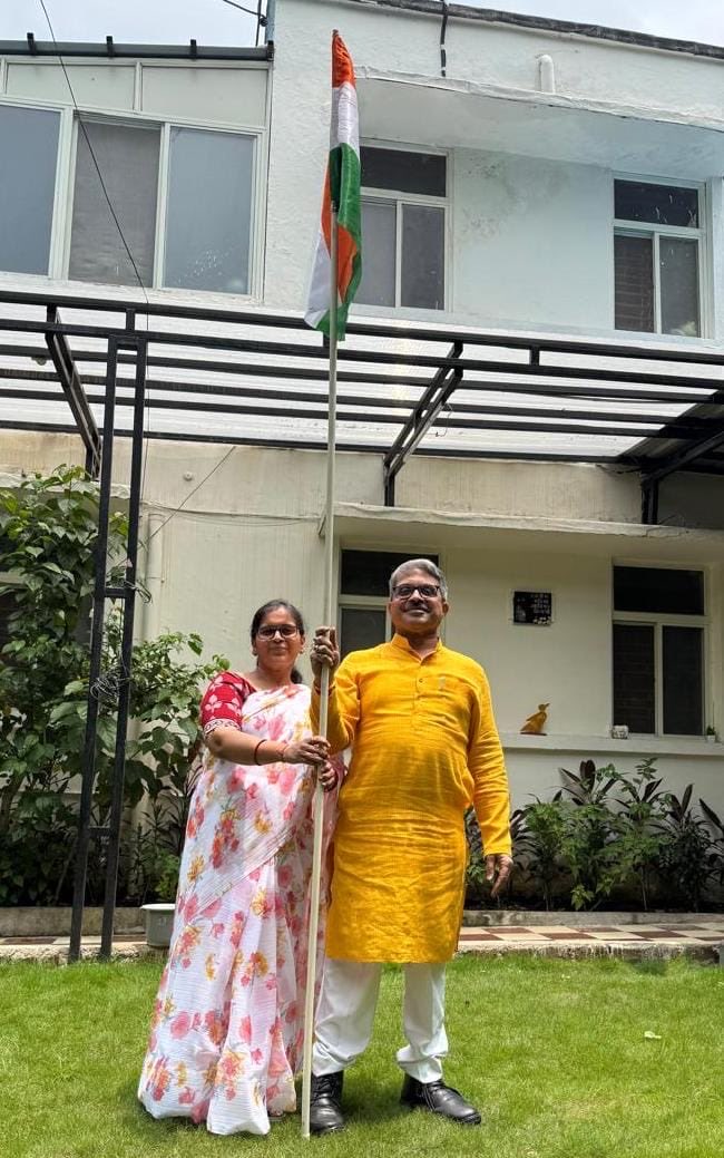 rajneesh4n's tweet image. ऐ मेरी ज़मीं, महबूब मेरी  
तेरी मिट्टी में मिल  जावां
गुल बनके मैं खिल  जावां
इतनी सी है दिल की आरज़ू
तेरी नदियों में बह  जावां
तेरी फ़सलों में लहरावां
इतनी सी है दिल की आरज़ू

#HarGharTiranga2025