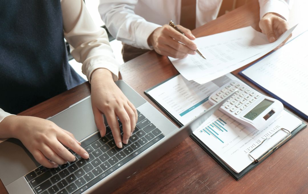 Planning to gift assets to your spouse or a charity? 🎁 Remember, usual Capital Gains Tax rules don't apply, but there are exceptions. Let's ensure your gifts are tax-efficient! #SmartGifting
👉🏻1stcloudaccountants.co.uk