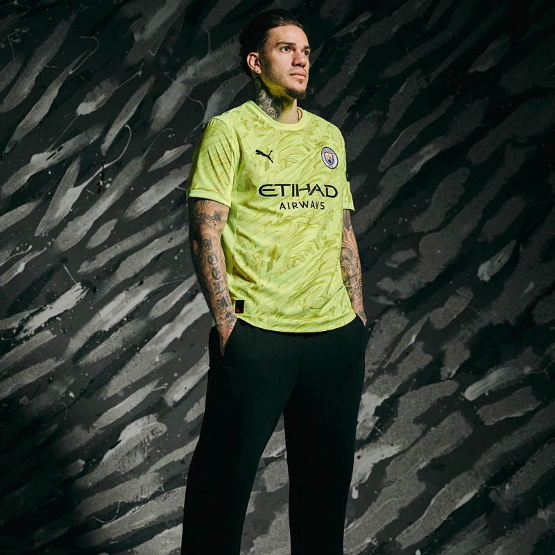 ManCity's tweet photo. New colours 💛