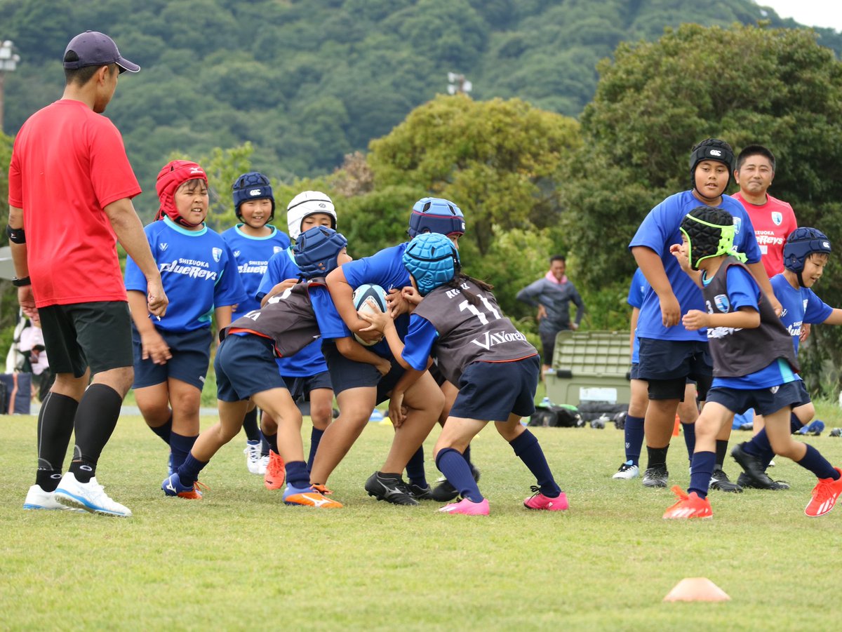 sbr_rugbyschool's tweet photo. 【小3〜小6📸】
小学3年生からコンタクトにチャレンジ👏
出来ることが増えて更にラグビーが楽しくなる👍
一人一人の個性を大切に、お友達と協力して楽しく活動✨
#静岡ブルーレヴズ #静岡ブルーレヴズラグビースクール #ラグビースクール #静岡 #ラグビー #shizuoka #rugby #bluerevs #rugbyschool https://t.co/lcCauZMu1e