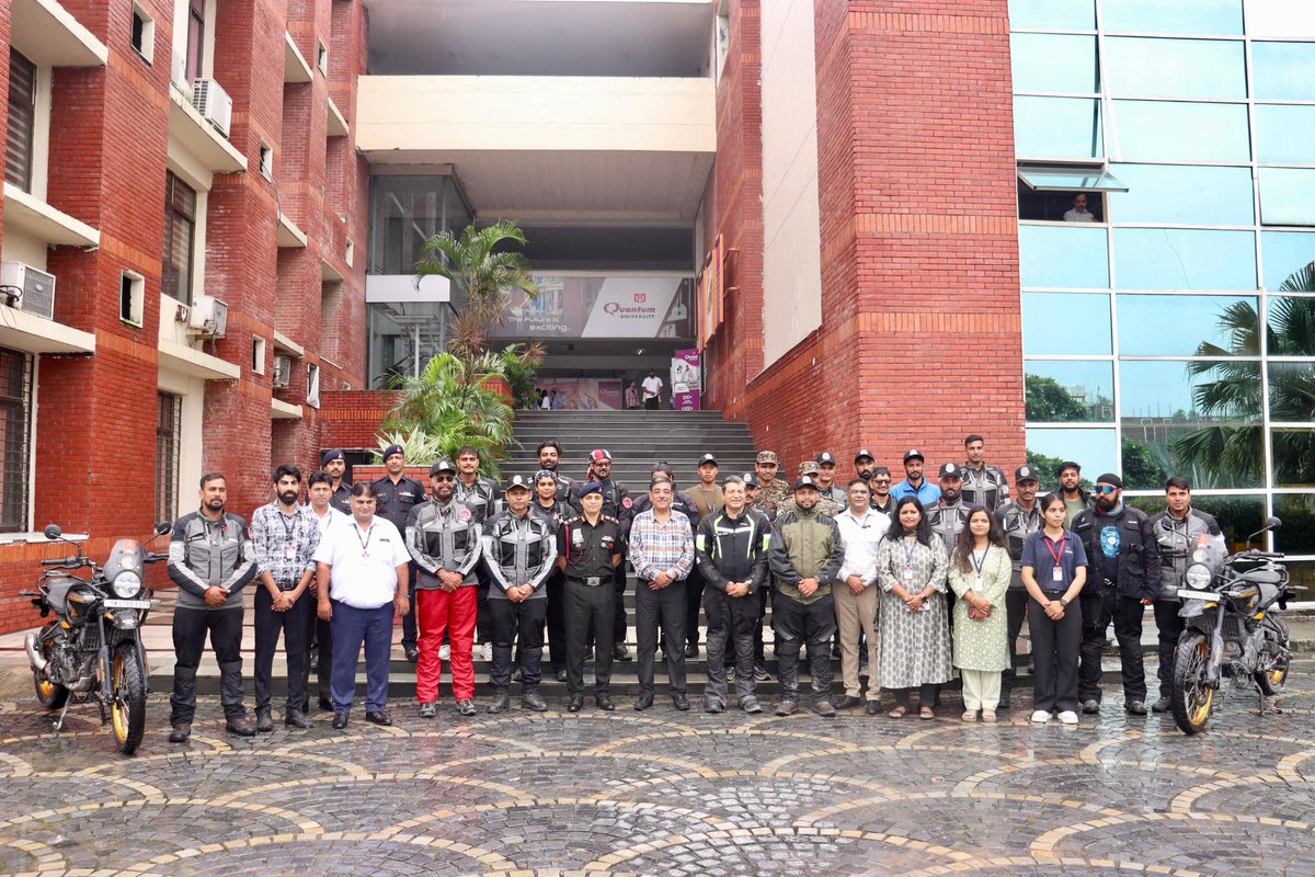 UBArea_IA's tweet photo. The Har Ghar Tiranga 🇮🇳 Campaign was undetaken by #IndianArmy at Bengal Engineers Group & Centre at Roorkee.
Rowing Team of the Centre motivated Youth of Roorkee to join watermanship sports, echoing patriotic slogans and carrying the Tricolour with Pride.
Also the #IbexGunners engaged with over 450 students and 25 faculty members at Quantum University, Roorkee and talked about OP SINDOOR with the youth.
@adgpi
@suryacommand
@PRODefDehradun
@PRODefLko