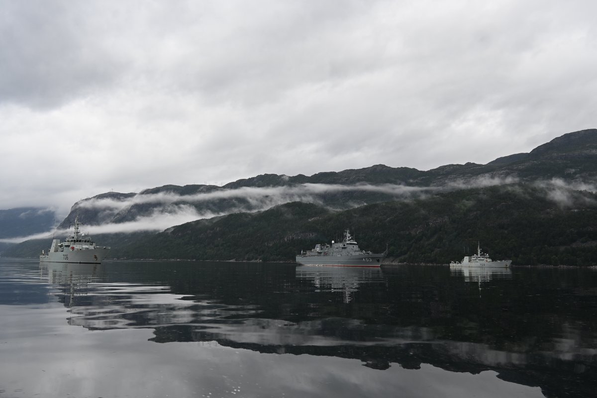 #SNMCMG1s Flagship LVNS Virsaitis (A53) along with HMCS Yellowknife and HMCS Edmonton sail through the Norwegian Fjords recently. 

Taking a few moments to take in the beauty of these natural landmarks is just one of the perks of the job!

#WeAreNATO <a href="/Latvijas_armija/">NBS</a>