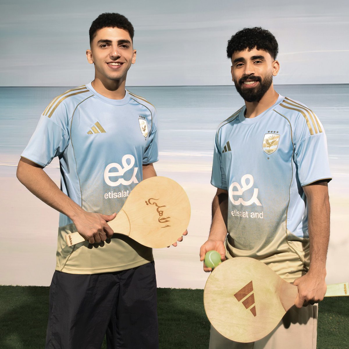 adidasMENA's tweet photo. أجمد ڤايب للساحل في مصر😮‍💨​

طقم الأهلي التالت لموسم 25/26 نزل رسمي، ومتاح دلوقتي 🔗

the essence of the Egypt North Coast 😮‍💨​

introducing the Al Ahly 25/26 third kit. available now 🔗 https://t.co/1wMLRkcmye