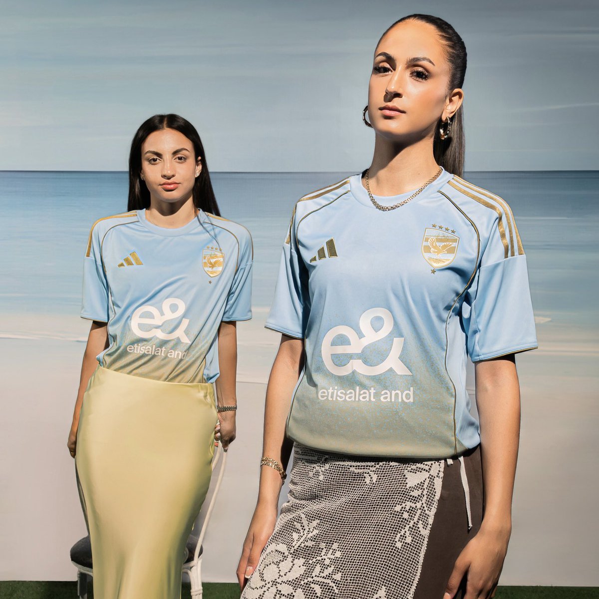 adidasMENA's tweet photo. أجمد ڤايب للساحل في مصر😮‍💨​

طقم الأهلي التالت لموسم 25/26 نزل رسمي، ومتاح دلوقتي 🔗

the essence of the Egypt North Coast 😮‍💨​

introducing the Al Ahly 25/26 third kit. available now 🔗 https://t.co/1wMLRkcmye
