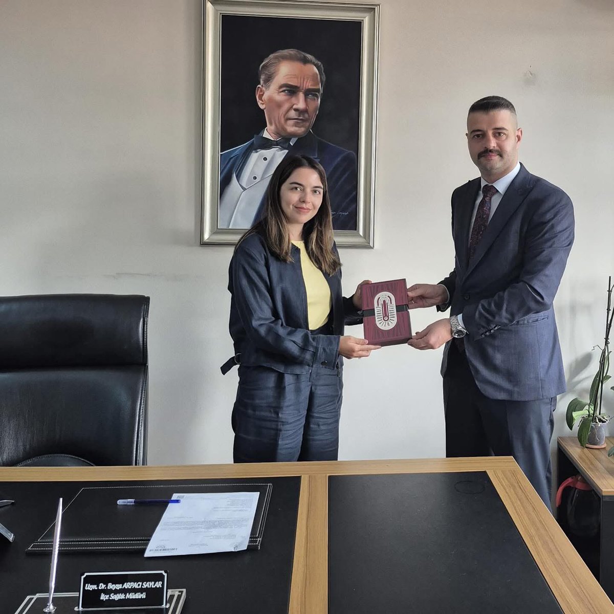 Eyüpsultan Ülkü Ocakları olarak, Eyüpsultan İlçe Sağlık Müdürü Uzm. Dr. Beyza Arpacı Saylar’ı makamında ziyaret ettik. Müdürümüze misafirperverliği için teşekkür eder, çalışmalarında kolaylıklar dileriz 🇹🇷
