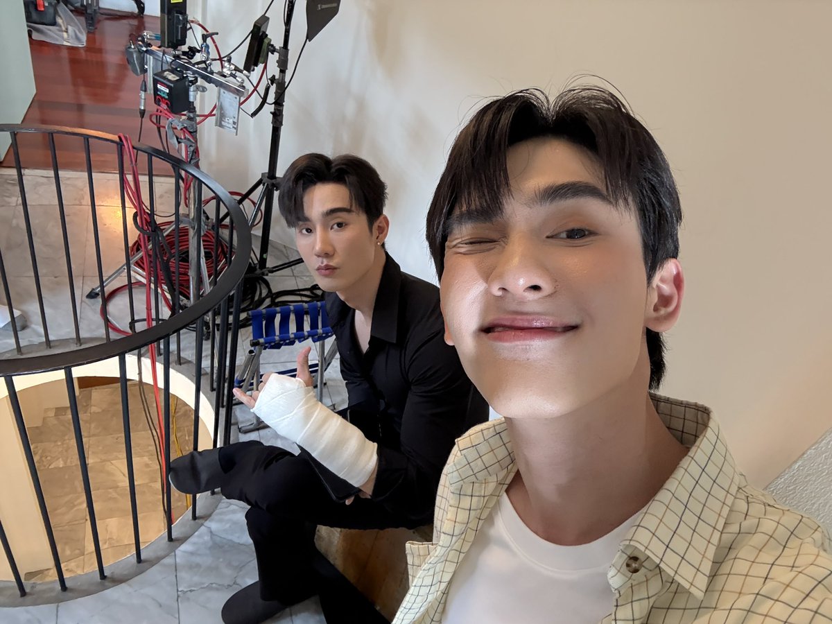 น้องอาร์ม (ปลูกผลเขือเทศ) ⚙️ (N’ARM) EE47 (@kasibook) on Twitter photo วันนี้ออกกองนะทึ่ลงบันไดเลื่อนนั้นไม่ใช่ <a href="/fforcejs/">พี่อาร์ค (ฟอสสึ) ⚙️ (P’ARC) CE45</a>
#MelodyofSecrets วันนี้ออกกองนะทึ่ลงบันไดเลื่อนนั้นไม่ใช่ <a href="/fforcejs/">พี่อาร์ค (ฟอสสึ) ⚙️ (P’ARC) CE45</a>
#MelodyofSecrets