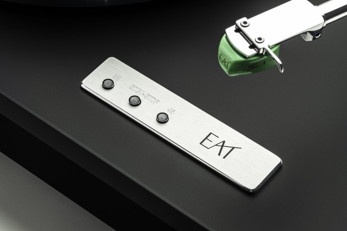HenleyDesigns1's tweet image. Introducing the EAT F-Dur Turntable 

Where minimalism meets master craftsmanship for true vinyl connoisseurs.

#EATTurntables #FDur #vinyllovers #highendaudio #audiophilelife #madeformusic #turntablegoals