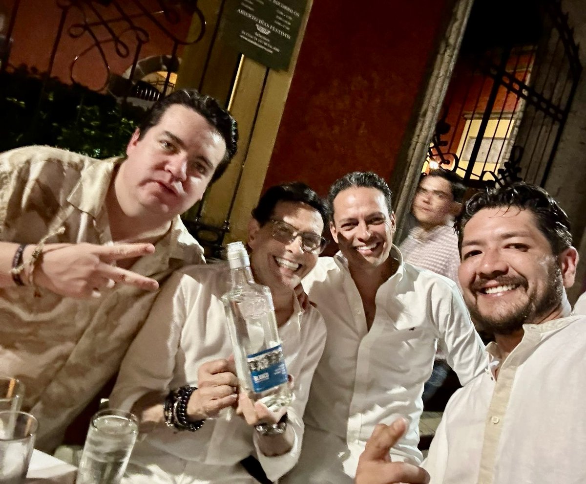 charliedelvalle's tweet image. FETE EN BLANC 👨🏻‍🦳👩🏼‍🦳 - Jalisco is Trendy 🥇 #Tequila 🇲🇽 Fundación Honoris Causa Internacional 🏆  #FHCI 🇲🇽 #Interjet ✈️ #Cholula 🥇🇲🇽