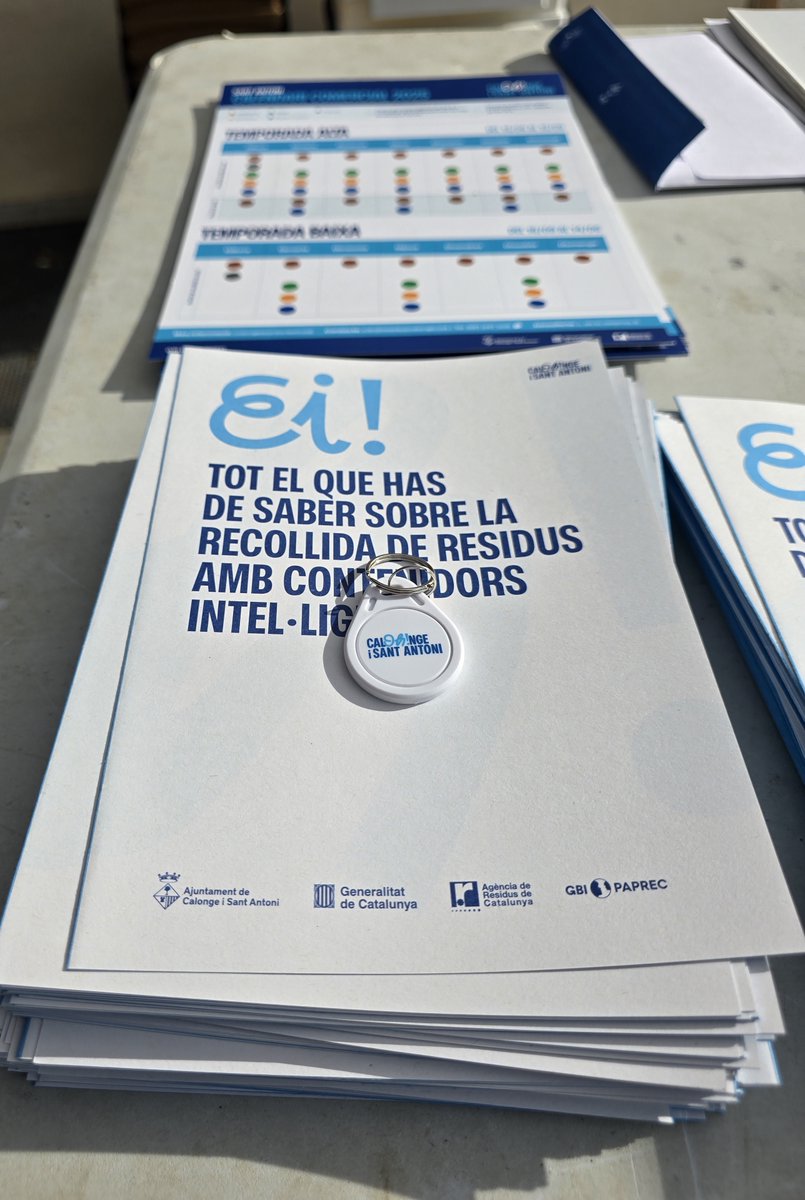 ajuntcalonge's tweet photo. ℹ️♻️Parada itinerant per informar i fer repartiment de tot tipus de material vinculat al servei de recollida d'escombraries: contenidors porta a porta, calendaris i clauers per als contenidors intel·ligents. Fins al divendres 22 d'agost.

#CalongeiSantAntoni #CalOHngeiSantAntoni https://t.co/ttDMJnFmV7