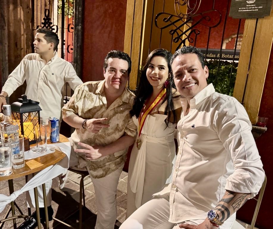 charliedelvalle's tweet image. FETE EN BLANC 👨🏻‍🦳👩🏼‍🦳 - Jalisco is Trendy 🥇 #Tequila 🇲🇽 Fundación Honoris Causa Internacional 🏆  #FHCI 🇲🇽 #Interjet ✈️ #Cholula 🥇🇲🇽