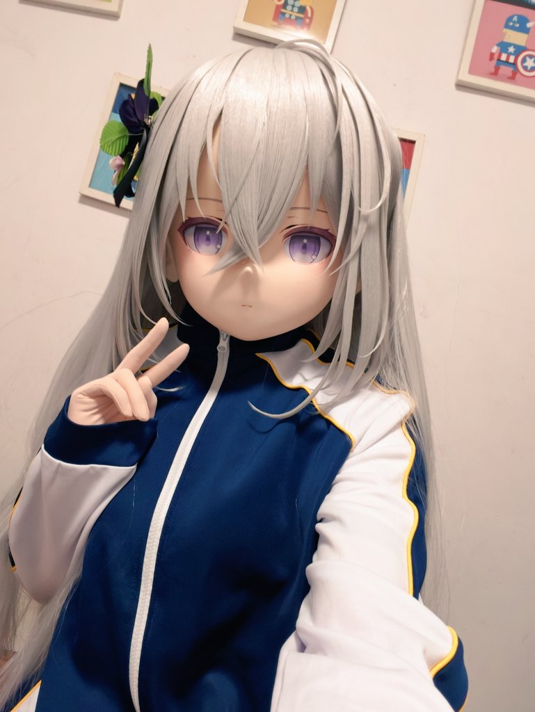 好呆好呆qwq
自拍技术好菜，拍成小孩梓了哇😭
#kigurumi #着ぐるみ