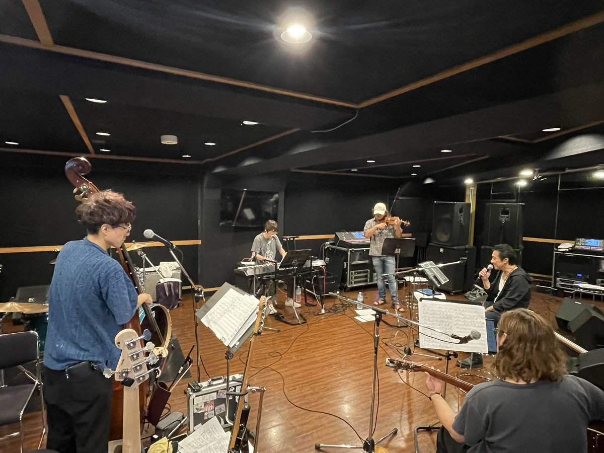 iehokofficial's tweet photo. HOUND DOG LIVE Autumn Special
「僕の歌は、君の歌～K's Selection 2025～」🎙️ 

⚡️ アレンジリハ始まりました ⚡️

大友とメンバーで意見を出しあって作り上げていく作業は大変だけど楽しいです

#ハウンドドッグ #大友康平 
#佐藤達哉 #竜馬 #梶原健生 #二見真典 
#LIVE #コンサート https://t.co/Dld17JzCyM