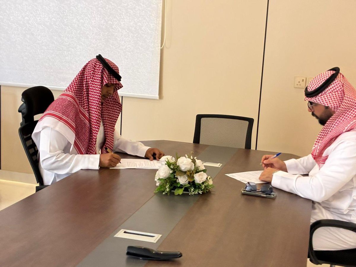 تم توقيع عقد شراكة بين جمعية المسؤولية الاجتماعية وجمعية خير لحفظ النعمة، وذلك لتفعيل برنامج تمكين النخبة في القطاع الثالث، بهدف تطوير الكفاءات الوطنية وتعزيز استدامة العمل التنموي والخيري