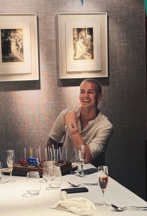 El mejor cumpleaños de su vida. 

Imposible tener mejor mayoría de edad que la de Franco Mastantuono. 

18 años y presentación como nuevo jugador del Real Madrid. 

Promete. Mucho, además.