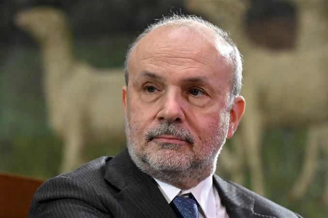 davidefaraone's tweet image. Il ministro Orazio Schillaci è ormai prigioniero della maggioranza no vax che lo ha insediato. Prima ha fatto astenere l’Italia sull’accordo pandemico dell’Oms e ha bocciato il nuovo Regolamento sanitario internazionale; ora si è superato nominando due ultrà no vax, Eugenio