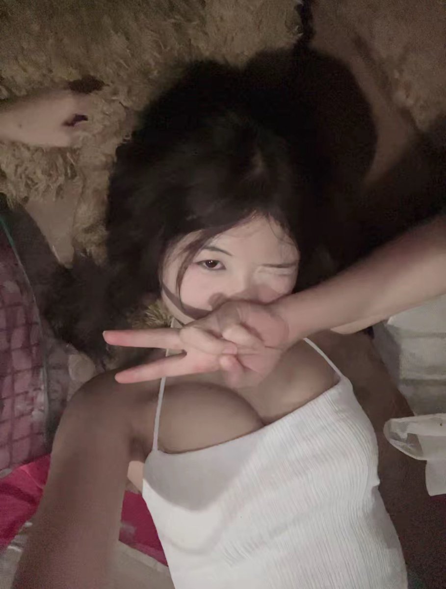 tinakittyl's tweet image. ｉｎｔｒｏ ──★ ˙ ̟🇸🇬 !!

 hello! i'm tina  ₊˚⊹ ᰔ
❤︎ 18 
❤︎ she/her
❤︎ likes: kpop, games, books and anime!
❤︎ switch
❤︎ only here to goon and talk! 

₊ ⊹ follow &amp;amp; rt for moots ⊱  ۫ ׅ ✧

#nsfw #nsfwtwt #nsfwmoots #moots #intropost #knsfwtwt #singaporetwt