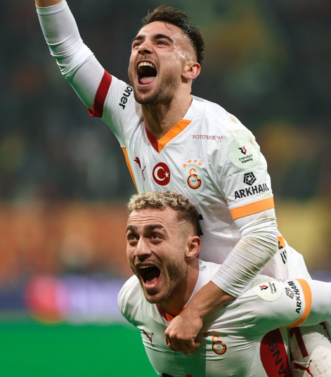 Galatasaray'ın öz evlatları..

Barış Alper Yılmaz - Yunus Akgün
