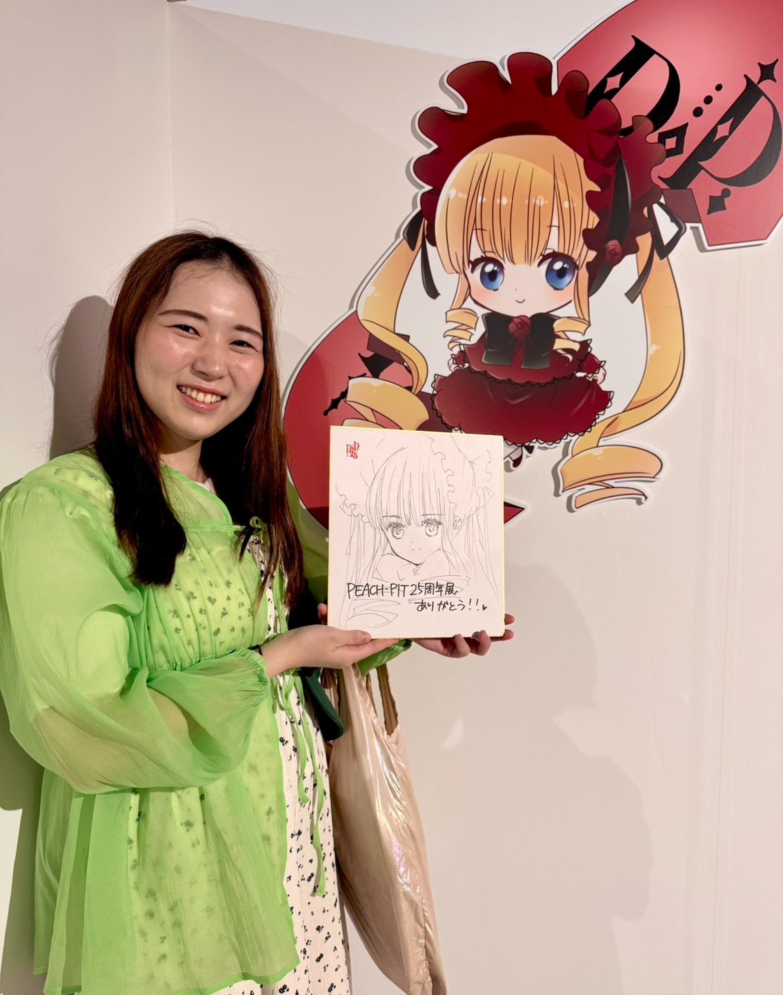 PEACH-PIT 25周年 特別展 ミニアクリルスタンド 缶バッジ 真紅 TVアニメ『ローゼンメイデン』の新作グッズが発売！ 真紅たちが
