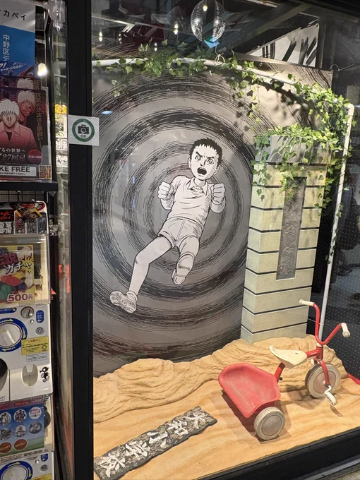 墓場画廊でやっている漂流教室ポップアップストアも見て来ちゃった。目の絵も描いて来ちゃった。ステッカー買ったよ。ポストカードも貰いました。わーい! 