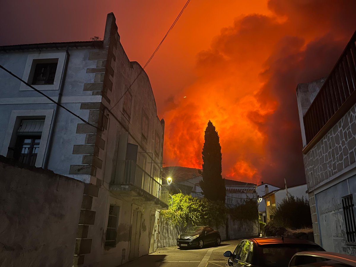 No te das cuenta hasta que sientes el calor de las llamas y no puedes casi respirar. 
Jesús, vecino de Jarilla (Cáceres) 13-8-25