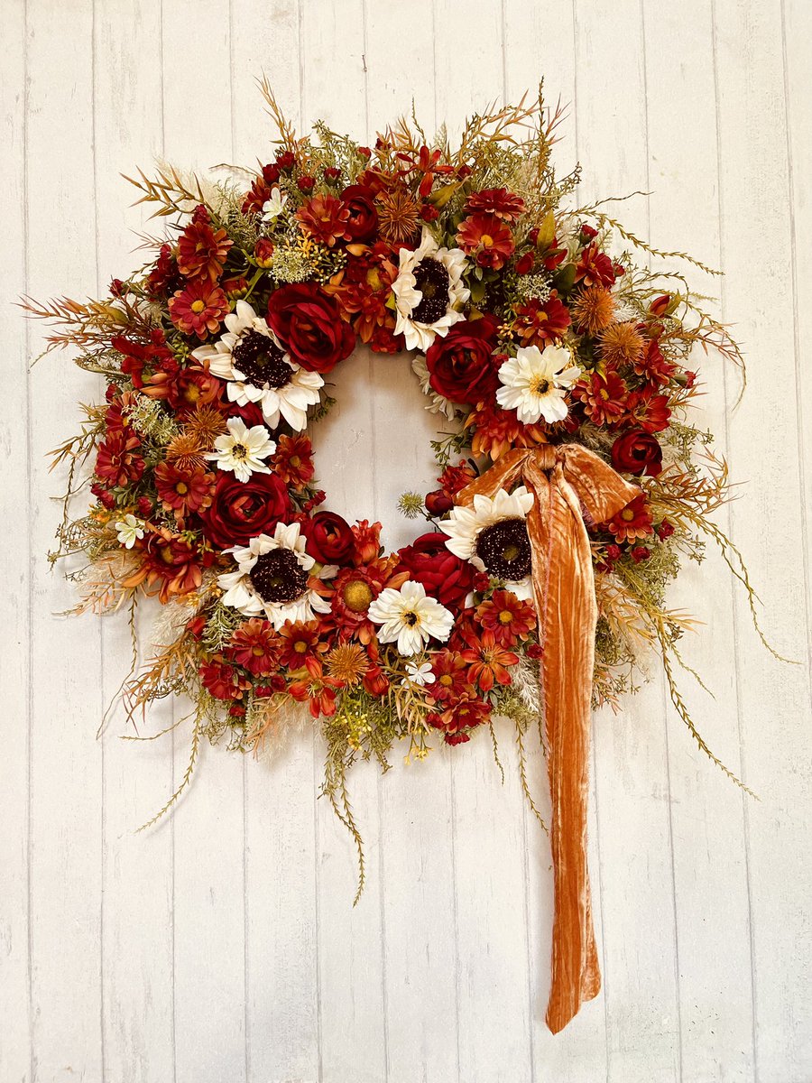 flwrgardengifts's tweet photo. Jazz up Fall with some Pumpkin Spice 🧡 #fall #wreaths #homedecor #flowergardengifts #Autumnvibes #pumpkinspice #decorlove #OneOfAKind #jazzy #farmhouse #etsystore https://t.co/1Nkje0oA4K
