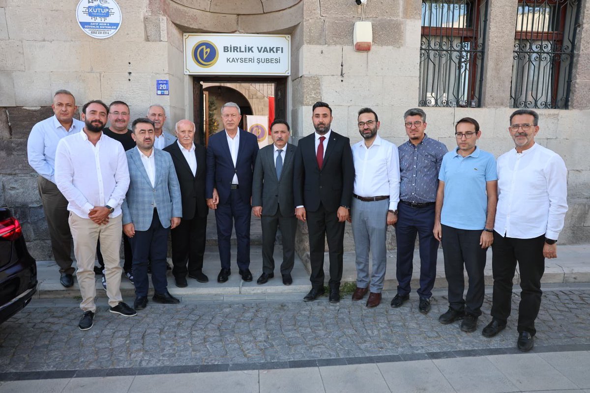 Önceki Dönem Milli Savunma Bakanımız, TBMM Milli Savunma Komisyonu Başkanımız ve Kayseri Milletvekilimiz Sayın Hulusi Akar ile Kayseri Valimiz Sayın Gökmen Çiçek, İl Müftümüz Sayın Durmuş Ayvaz, Vakıflar Bölge Müdürümüz Sayın Murat Seçilir ve Melikgazi İlçe Müftümüz Sayın Alim